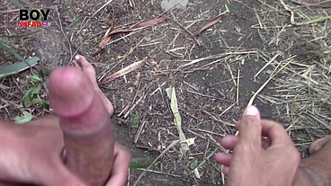 Eu deixei meu amigo pescando e fui bater uma punheta próxima ao Rio
