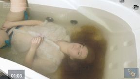 Ginger sexy BH training in the bathtub