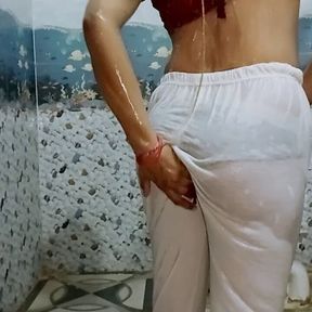 Indian mom bathing in open white legis make me feel better