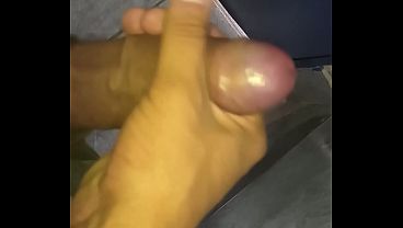 Gozada muito gostosa do corno no banheiro do trabalho