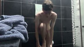 Skinny twink showirng full naked showing his bubble but and big dick