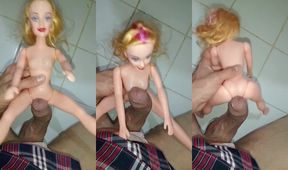 Colegiala trans fucks su sumisa novia mientras padres no estan