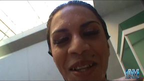 trans rhuanna rodrigues belissima com peitos lindos se exibindo na piscina,punhetando e gozando forte dando a bunda deliciosa para o sexyboy