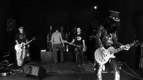 Bootylicious blonde in stockings and black boots gets her ass fucked