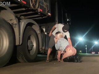 MARRIED TRUCKER MADE THE DOXY SUCK ON THE SIDE OF THE ROAD