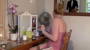 Blonde mature is getting her pussy licked and fingered