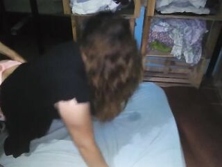 Me cogi a putita de tanga rosa y vestido por la noche de perrito