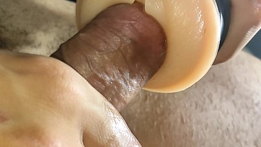 Batendo punheta e esfregando do meu pauzão ate gozar