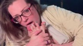 Sucking Toes and Licking Soles with Tits Out? A Foot Lover’s Dream Cum True!