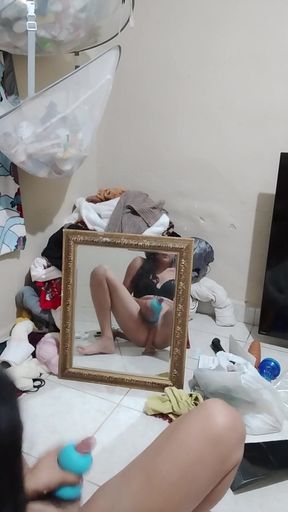 Me monto sobre un dildo y me vengo   Clip 1