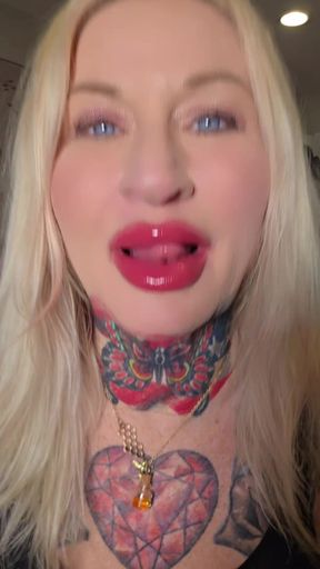 H-cup stepmom drops titty while breastfeeding her big boobed son