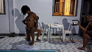 Comeu mulher do corno na piscina