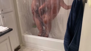 TOMANDO BANHO COM MEU COMEDOR! TAKING A BATH WITH MY BUL!