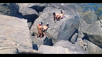 A PRAIA DE NUDISMO MAIS QUENTE DO RIO DE JANEIRO, NAS PEDRAS O SEXO ACONTECE COM MUITO TES&Atilde_O.