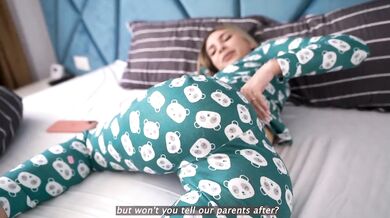 Step sister got caught in pajamas gave her two fucking orgasms creampie inside