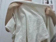 Joven estudiante juega follando con su novio en la webcam