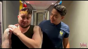 Meu amigo me massageou depois do treino pesado (COMPLETO NO RED)