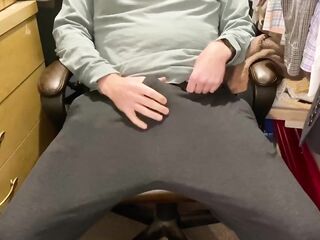 Str8 bro jerks off in closet