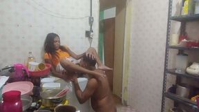 enteada transa com padrasto enquanto sua mae trabalha