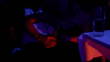 Natalia Delgado chupando verga en pleno antro