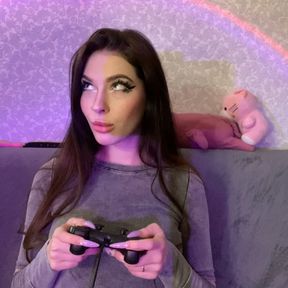 Streamer E-girl Sucks Big Cock And Plays God Of War