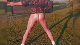 Voyeur, dress – film publik tentang pria gay Amerika amatir yang berdandan seperti wanita dan mengenakan lingerie, lalu disetubuhi dari belakang.