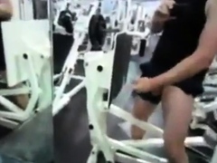 masturbandose en el gym