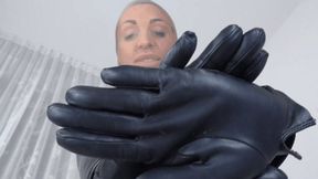 Una sadica in incognito - An undercover sadist ( 2 PART MP4 - MOBILE VERSION )