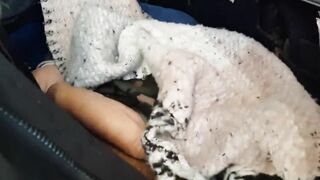 Сучка не удержалась и отсосала прямо в самолёте