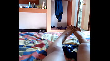 Travesti masturbandose.