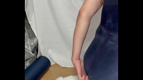 クラスの男子に小便やザーメンをぶっかけられた匂う肉便器スクール水着を着て極太アナルディルド調教