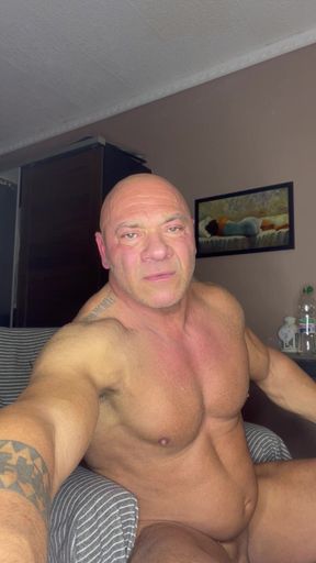 Bodybuilder Jerk off Home