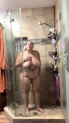 Candi the cocksucking cunt takes a shower