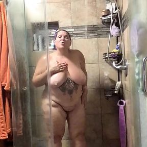 Candi the cocksucking cunt takes a shower