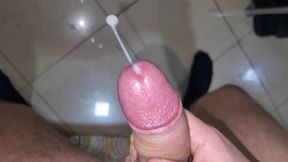 AMATEUR   ENGLISH - PANTS, MOANS AND CUMS SUPER HARD WITH A HUGE COCK IN CLOSE-UP