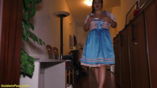 Elina Flower, femeie grasă cu țâțe mari, este futută într-un gangbang bukkake sălbatic