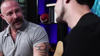 Inked brute stretches that guy's asshole with his hard pecker