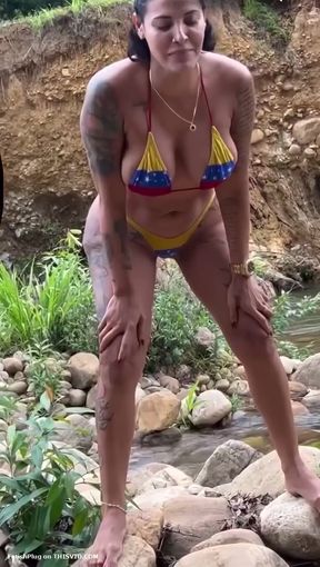 Curvy bikini model pees in her swimsuit