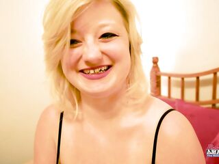 Festive Faiths Hope Gets A Hard Gift To Deepthroat And Milk!