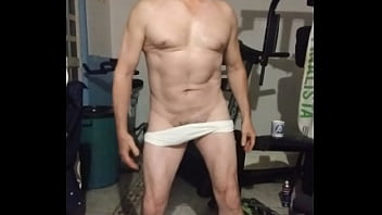 show stripper con calcetones blancos haciendo baile striptease hasta  quedar TOTALMENTE desnudo