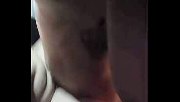 Fudeu com UBER sem camisinha volta para casa do corno manso - Professora casada, cheia de fogo na buceta, fica molhada com o uber e fode na rua mesmo traindo o marido corno.