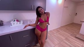 Curvy Busty Bootylicious Latina Gal Doesn't Miss the Chance To Have Fun With a Big-dicked Plumber