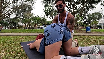 Entrenamiento de yoga personalizado en la cama