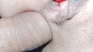 A una morena caliente le destrozan el culo brutalmente