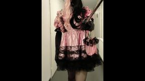 Sissy Crossdresser Strolling in High Heels and Flashing