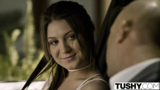 Muie, mui, sex oral &#8211; bruneta Jojo Kiss futută anal