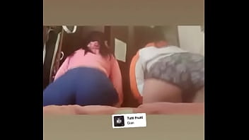 Dos putitas uruguayas moviendo el culo