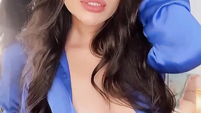 ”#brunette #longhair #bluevibes #prettyface #seductive”