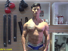 Rocky muscle builder , muscled hot jock in the gym shows his power hot body!