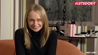 Hårdporrfilm med naturliga bröst, stor röv, Ivana Sugar blir grovt analknullad av en stor dildo